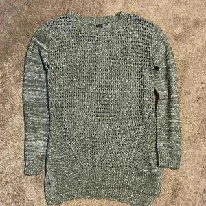 Madison & Lily sweater size small